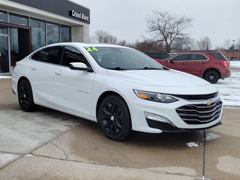 Used 2024 Chevrolet Malibu LT image 3