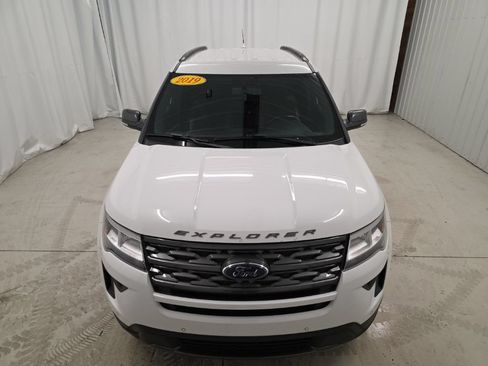 Used 2019 Ford Explorer XLT w/ Equipment Group 202A AWD/4WD image 9