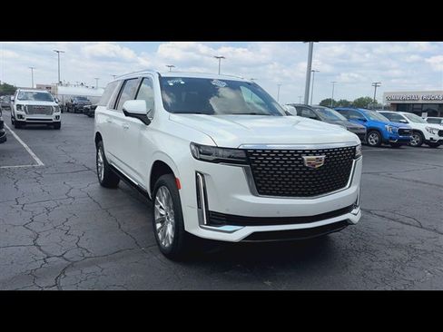 Certified 2022 Cadillac Escalade ESV Premium Luxury w/ Performance Package AWD/4WD image 3