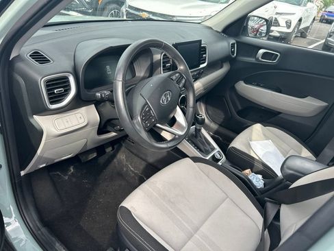 Used 2025 Hyundai Venue SEL FWD image 7