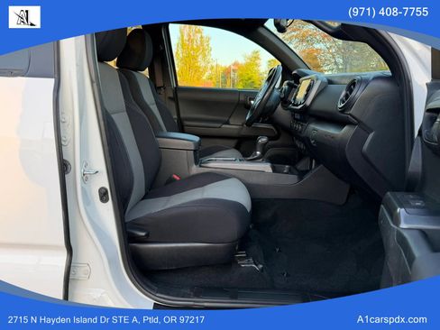Used 2022 Toyota Tacoma TRD Off-Road AWD/4WD image 19