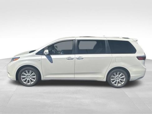 Used 2017 Toyota Sienna Limited AWD/4WD image 2