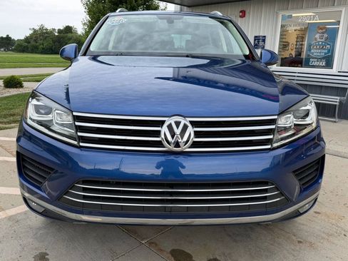 Used 2016 Volkswagen Touareg Sport AWD/4WD image 10