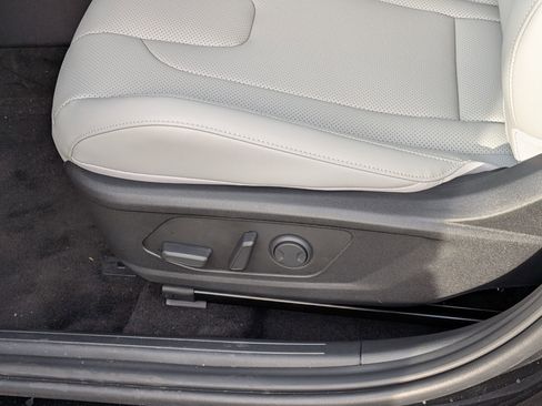 New 2026 Hyundai Elantra Limited FWD image 18
