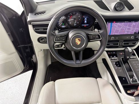 Certified 2023 Porsche Macan AWD/4WD image 18