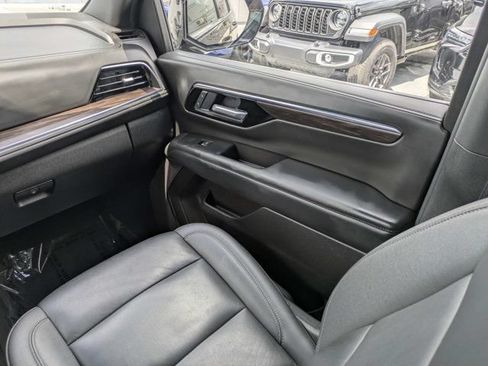Used 2025 Chevrolet Tahoe LT AWD/4WD image 19