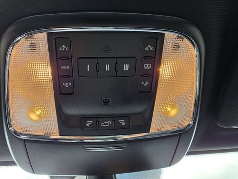 Used 2020 Jeep Grand Cherokee Limited w/ Luxury Group II image 11