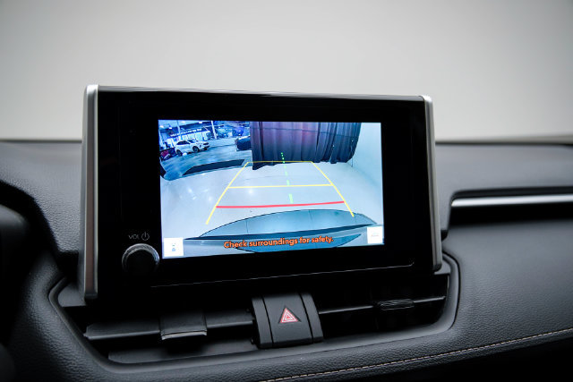 Used 2025 Toyota RAV4 XLE AWD/4WD image 19