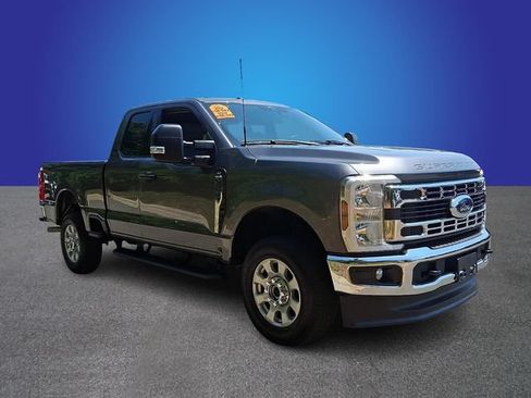 Used 2024 Ford F250 XLT AWD/4WD image 3