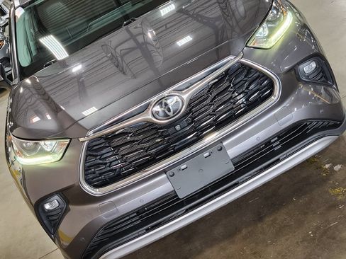 Used 2022 Toyota Highlander Platinum AWD/4WD image 19