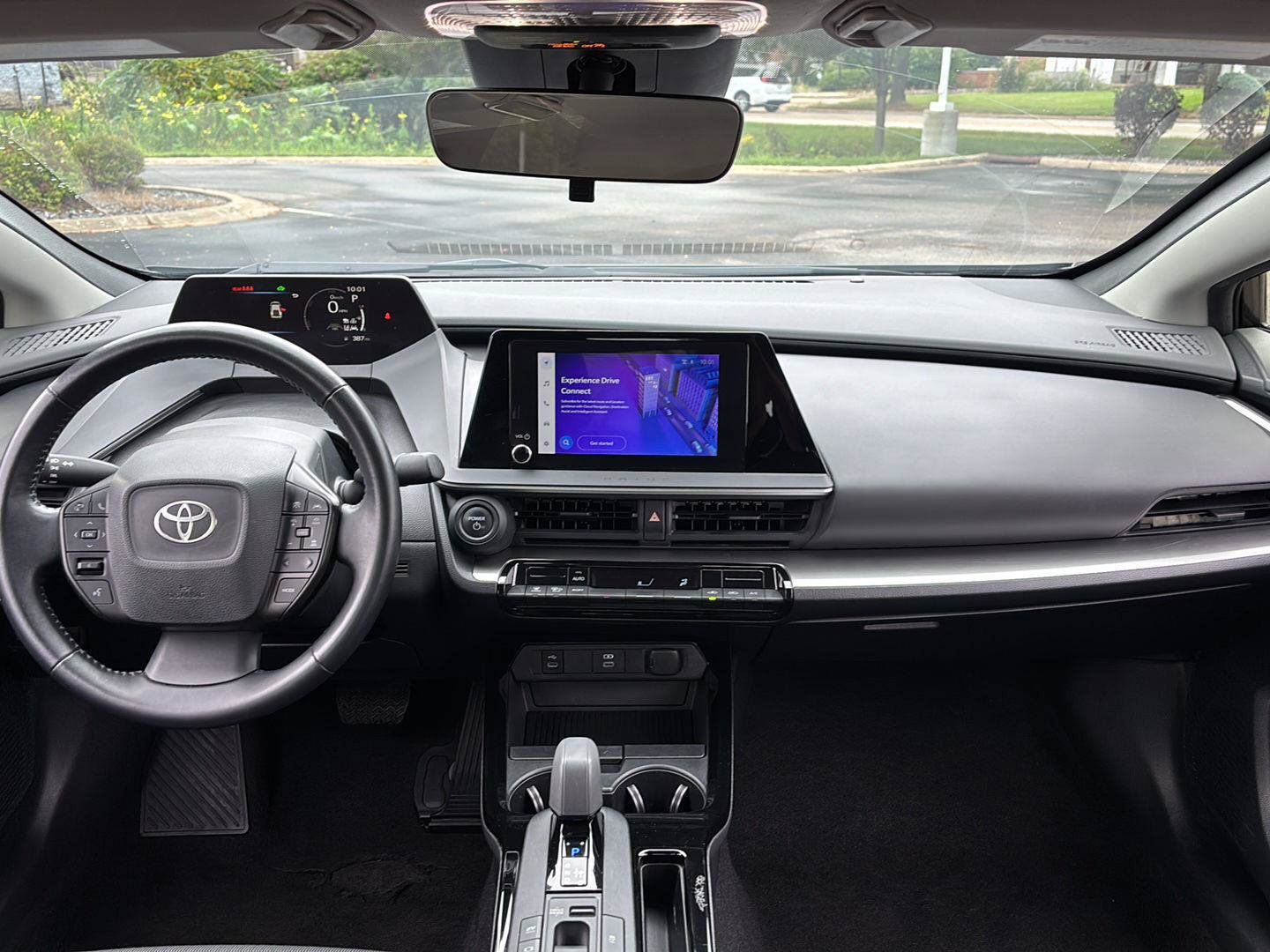 Used 2024 Toyota Prius LE FWD image 17