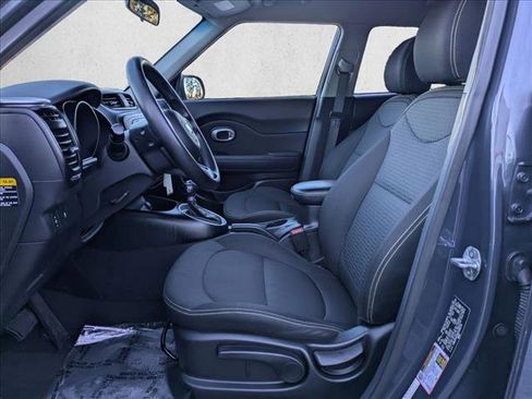 Used 2016 Kia Soul + image 16