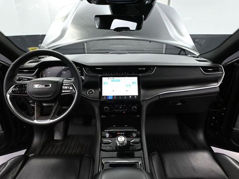 Used 2022 Jeep Grand Cherokee Overland w/ Luxury Tech Group IV image 29