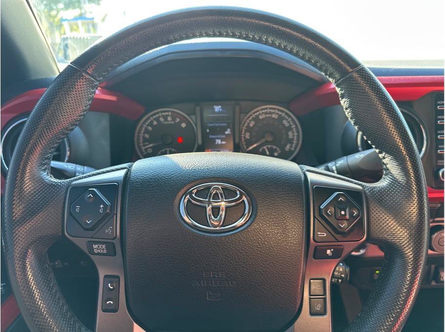 Used 2021 Toyota Tacoma TRD Off-Road w/ Technology Package AWD/4WD image 30