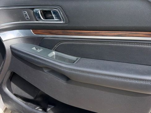 Used 2019 Ford Explorer Limited w/ Ford Safe & Smart Package FWD image 20
