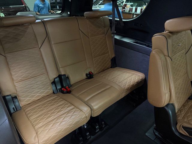 Used 2023 Cadillac Escalade ESV Sport w/ LPO, ONYX Package AWD/4WD image 13