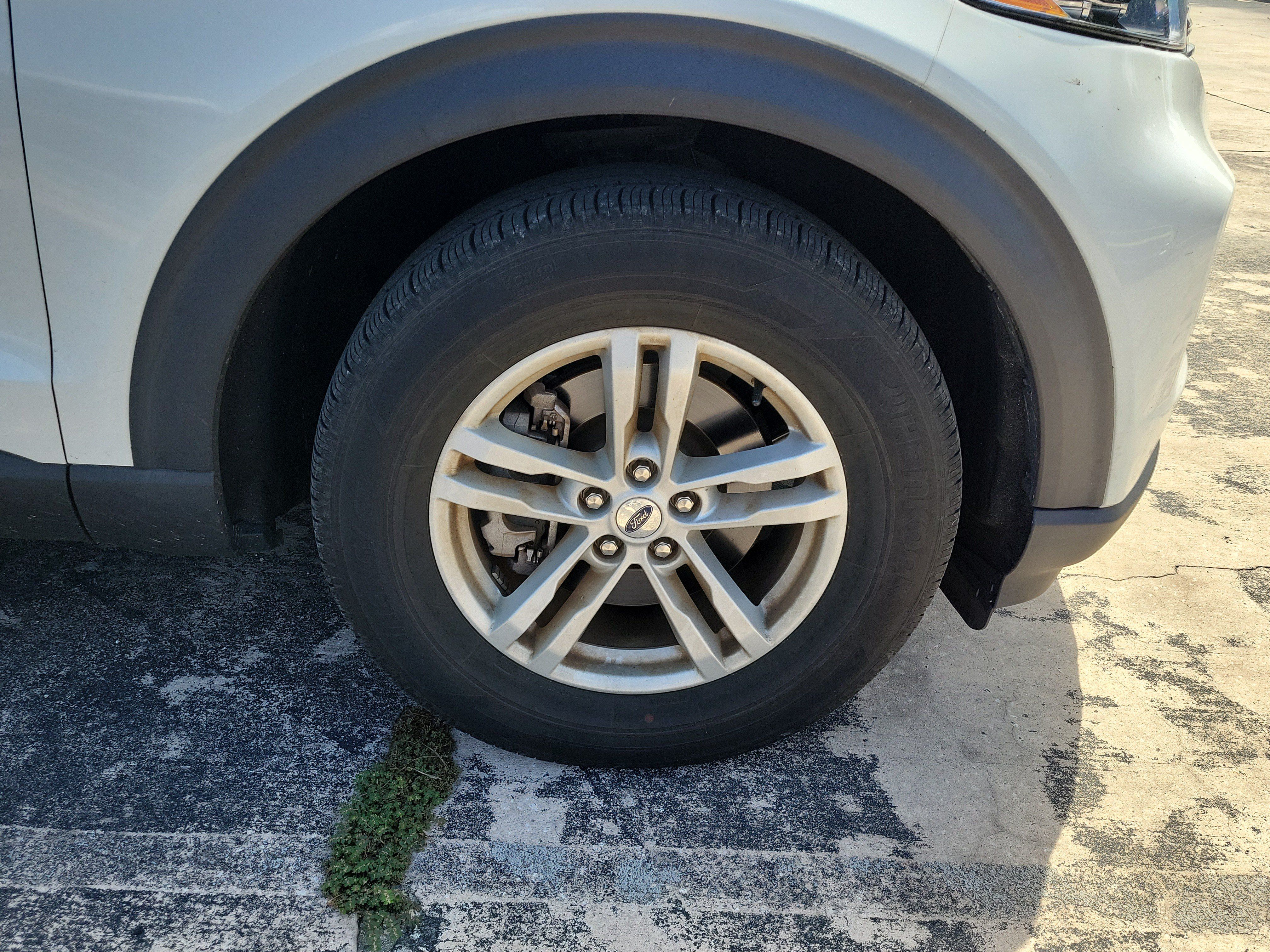 Used 2024 Ford Explorer XLT RWD image 4