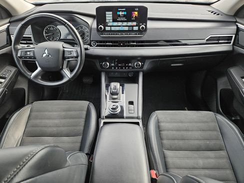 Used 2024 Mitsubishi Outlander SE image 16