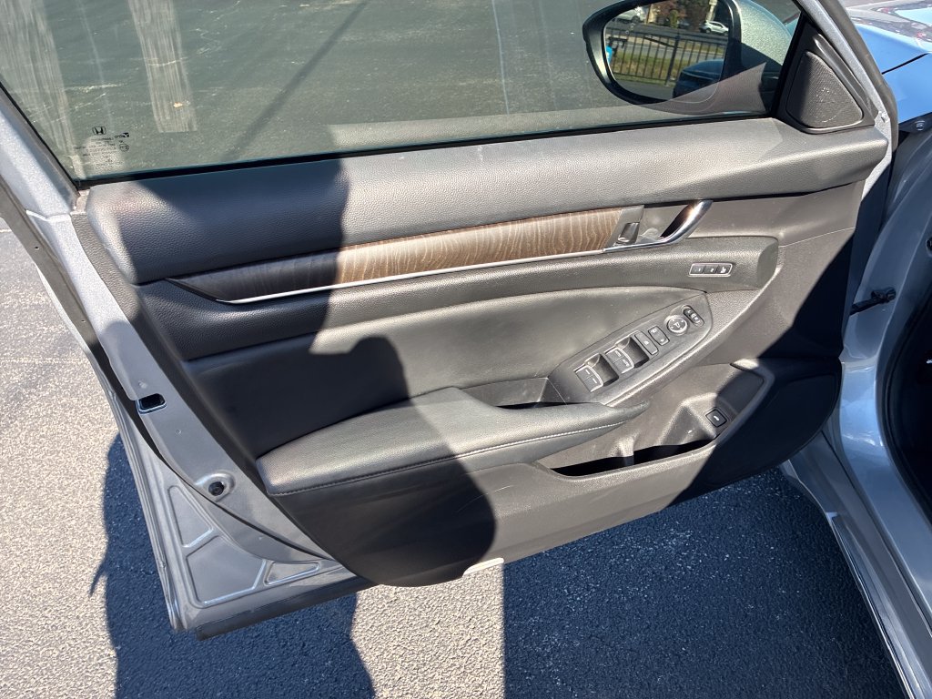 Used 2022 Honda Accord Touring image 13