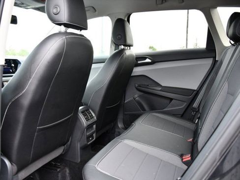 Used 2022 Volkswagen Taos SE FWD image 14