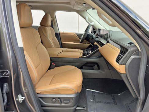 Used 2025 INFINITI QX80 Luxe AWD/4WD image 16