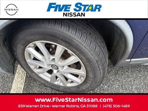 Used 2017 Nissan Rogue SV AWD/4WD image 17