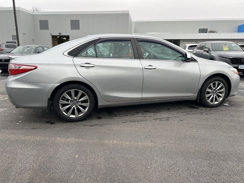 Used 2016 Toyota Camry XLE w/ Moonroof Package image 5