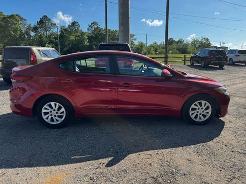 Used 2017 Hyundai Elantra SE image 9