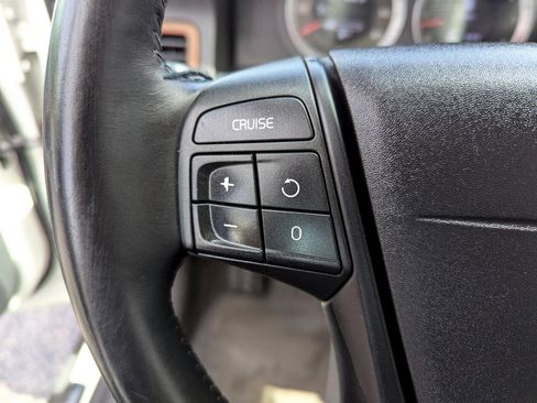 Used 2010 Volvo XC70 3.2 image 16