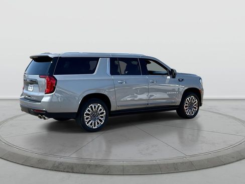 Used 2024 GMC Yukon XL Denali Ultimate AWD/4WD image 8
