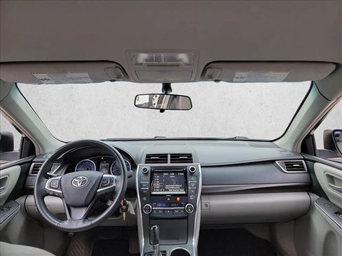 Used 2017 Toyota Camry XLE FWD image 13