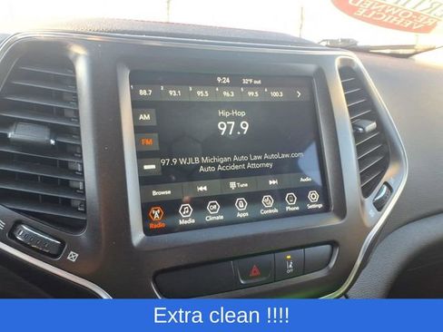 Used 2022 Jeep Cherokee Trailhawk AWD/4WD image 15