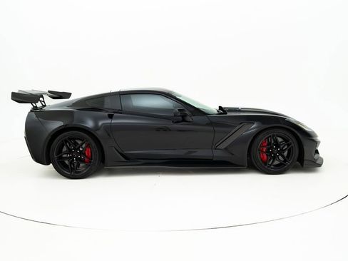 Used 2019 Chevrolet Corvette ZR1 RWD image 2
