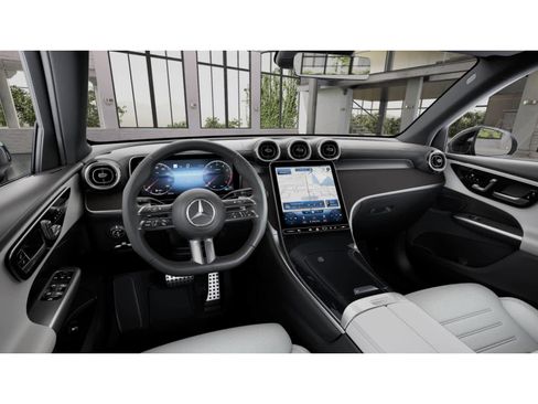 Used 2026 Mercedes-Benz GLC 300 4MATIC image 2