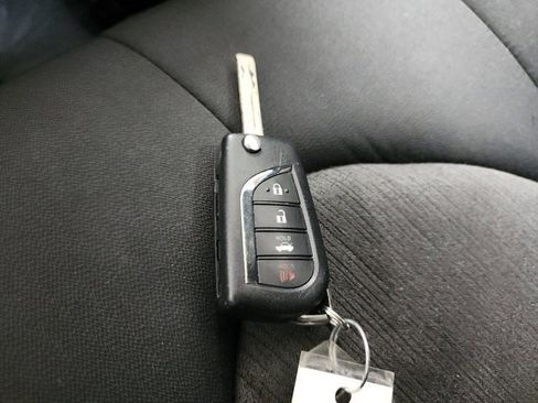 Used 2020 Toyota Camry LE image 32