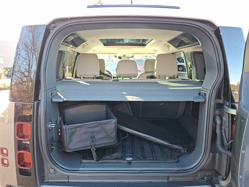 Used 2022 Land Rover Defender 110 SE image 29