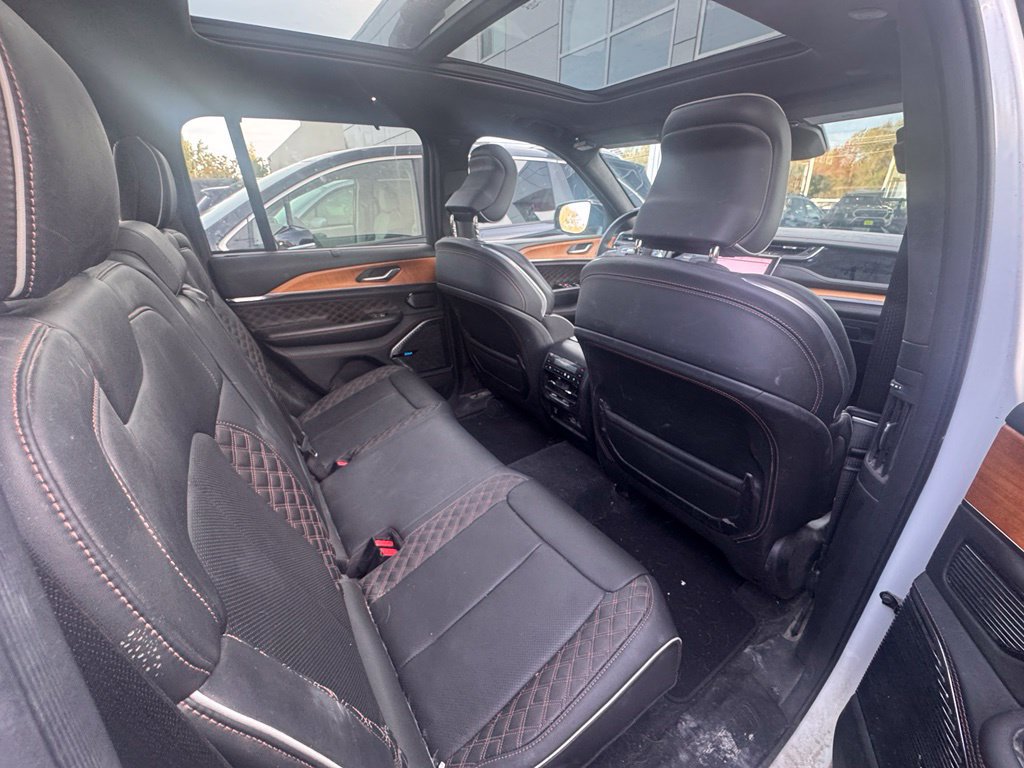 Used 2022 Jeep Grand Cherokee Summit AWD/4WD image 5