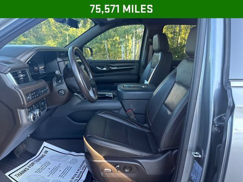 Used 2022 GMC Yukon XL Denali w/ Advanced Technology Package AWD/4WD image 4