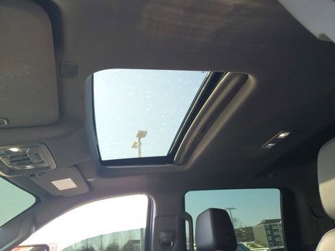 Used 2024 GMC Sierra 2500 SLT w/ SLT Premium Package image 28