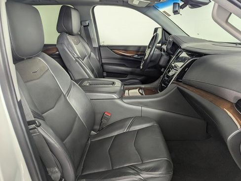 Used 2019 Cadillac Escalade Luxury image 22
