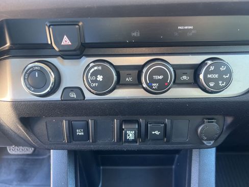 Used 2020 Toyota Tacoma SR5 image 17