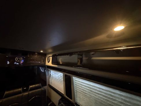 Used 2014 Mercedes-Benz Sprinter 2500 image 26