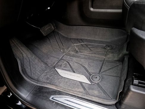 Used 2022 Chevrolet Silverado 2500 LTZ w/ LTZ Convenience Package image 17