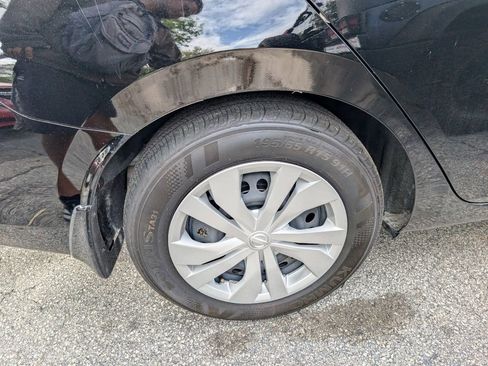 Used 2024 Nissan Versa S w/ Trunk Package image 21