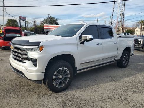 Used 2022 Chevrolet Silverado 1500 High Country w/ Technology Package image 2