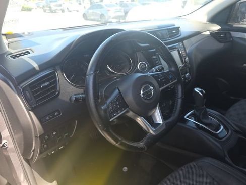 Used 2020 Nissan Rogue Sport FWD image 13