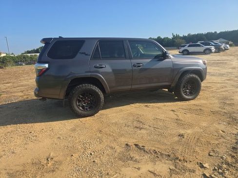 Used 2021 Toyota 4Runner TRD Off-Road Premium w/ Moonroof Package AWD/4WD image 10