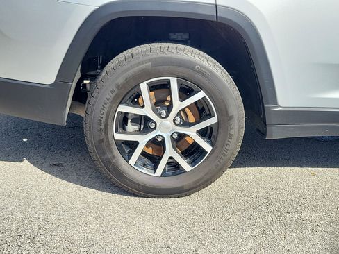 Used 2025 Jeep Grand Cherokee L Limited image 5