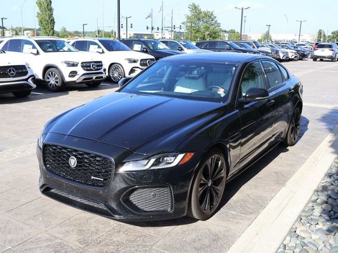 Used 2024 Jaguar XF R-Dynamic SE AWD/4WD image 4
