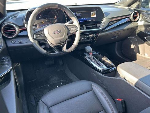 Used 2025 Chevrolet Trax RS image 16